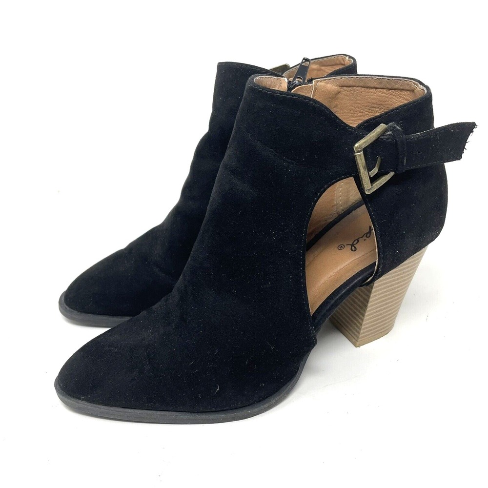 Qupid Black Faux Suede Buckle Strap Booties Block Heel Size 8 Ankle Boots